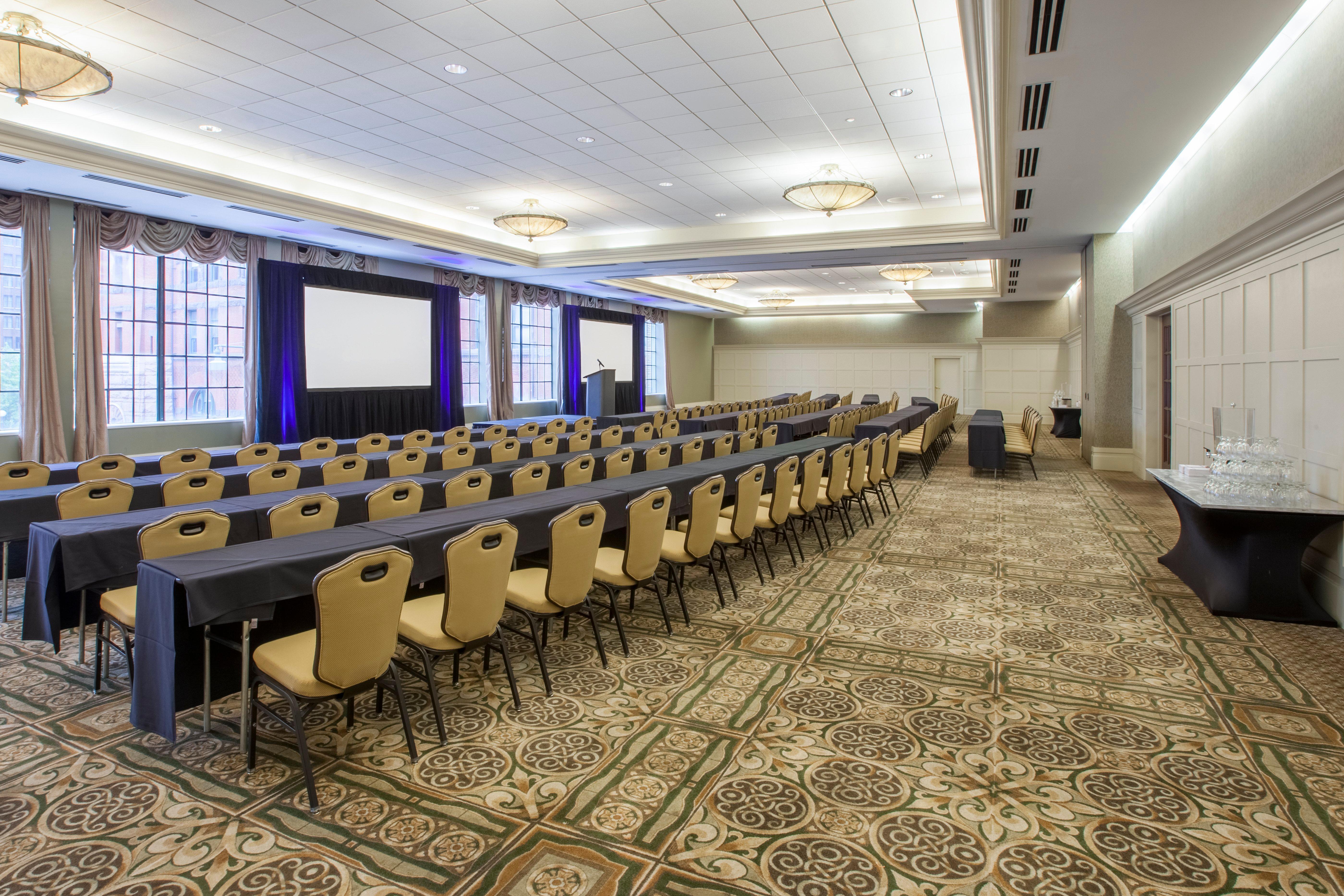 Crowne Plaza Indianapolis-Dwtn-Union Stn By Ihg Hotel Exterior photo