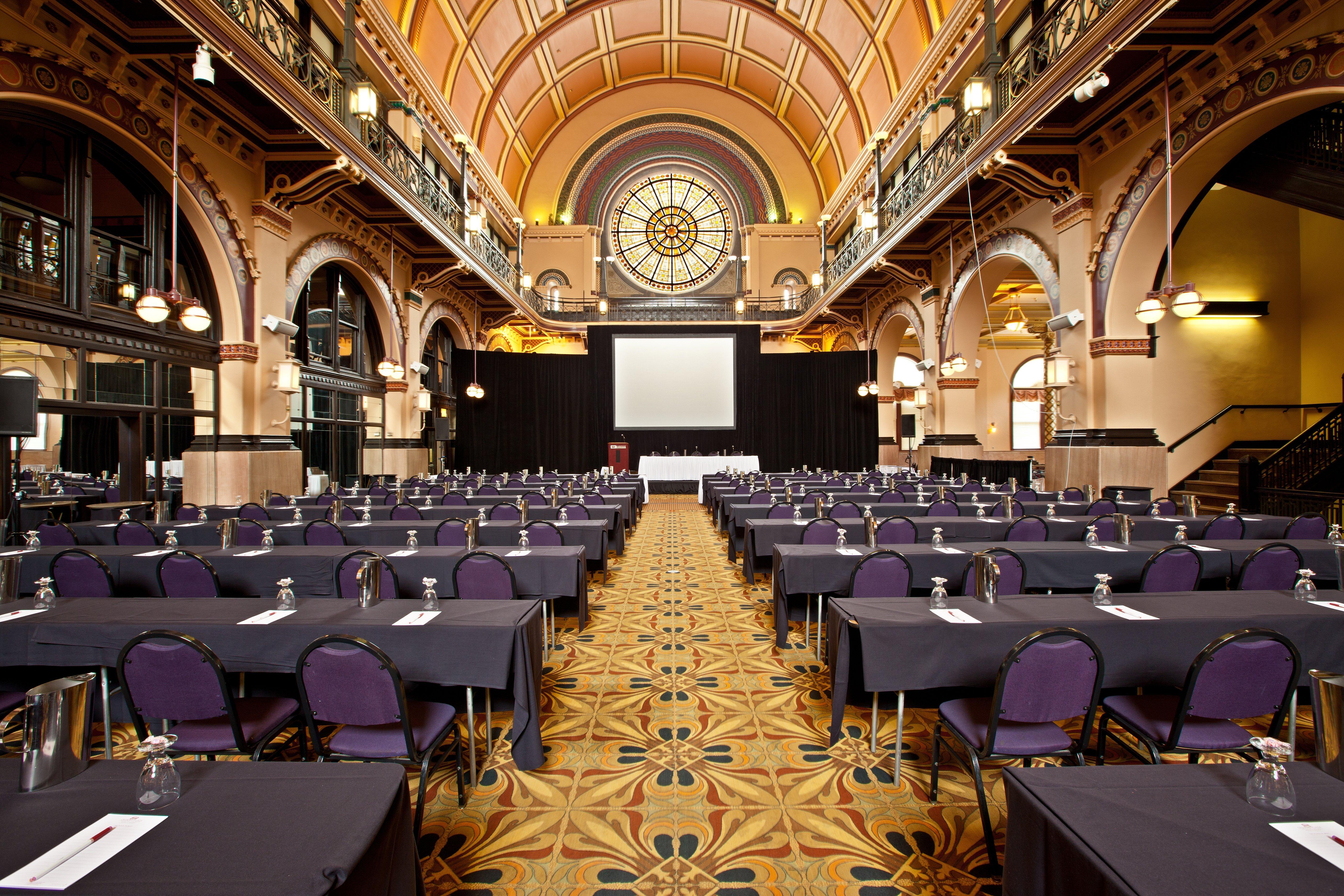 Crowne Plaza Indianapolis-Dwtn-Union Stn By Ihg Hotel Exterior photo
