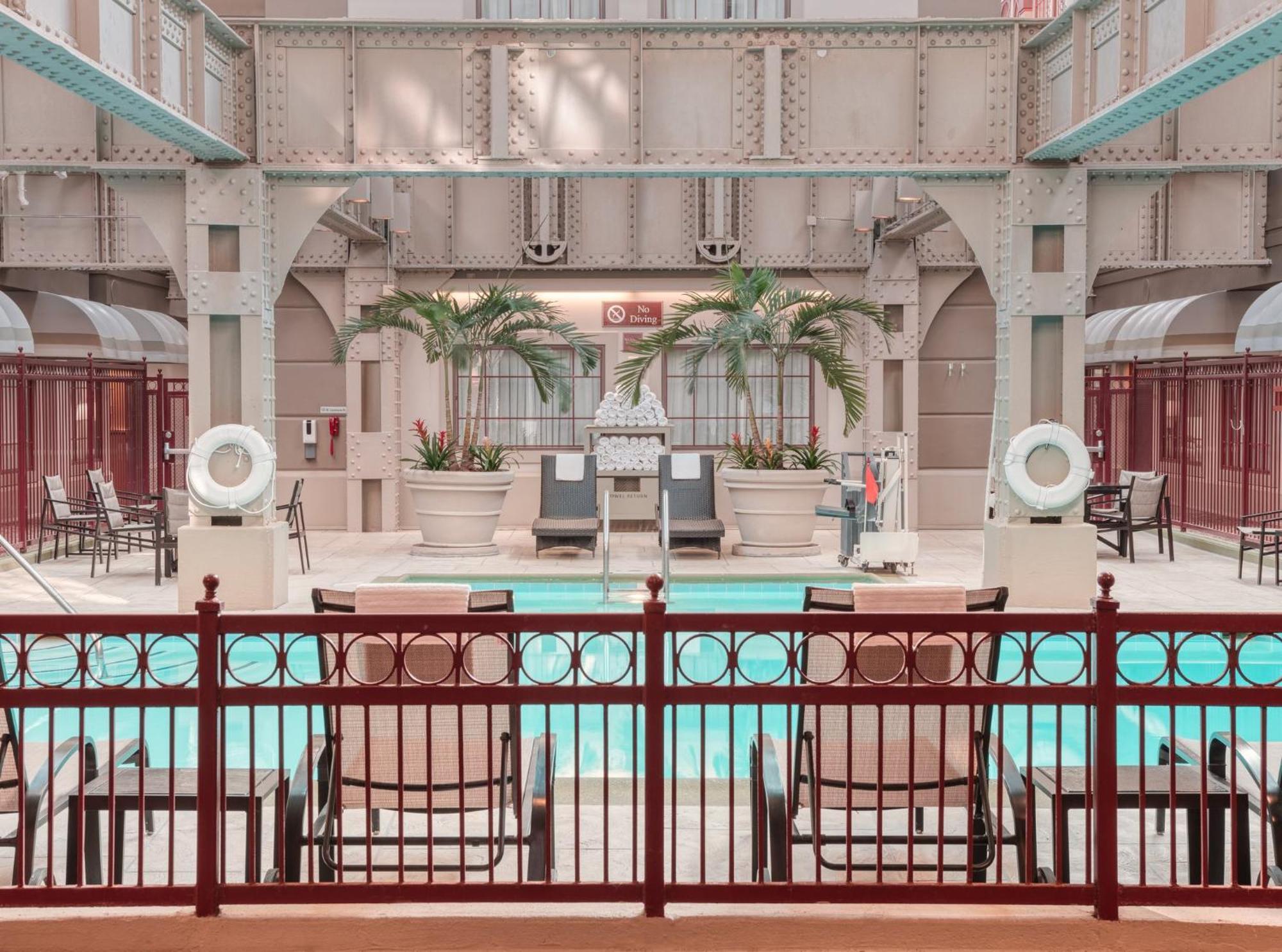 Crowne Plaza Indianapolis-Dwtn-Union Stn By Ihg Hotel Exterior photo