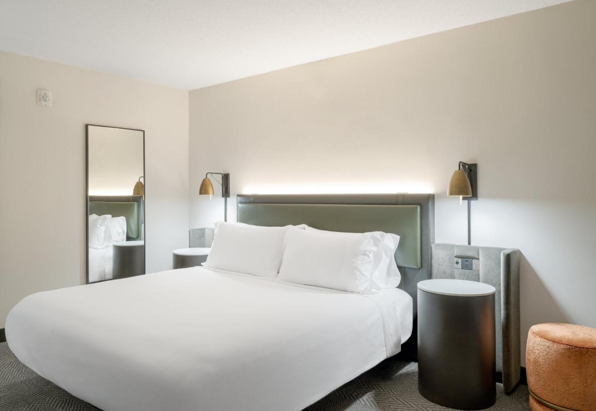 Crowne Plaza Indianapolis-Dwtn-Union Stn By Ihg Hotel Exterior photo