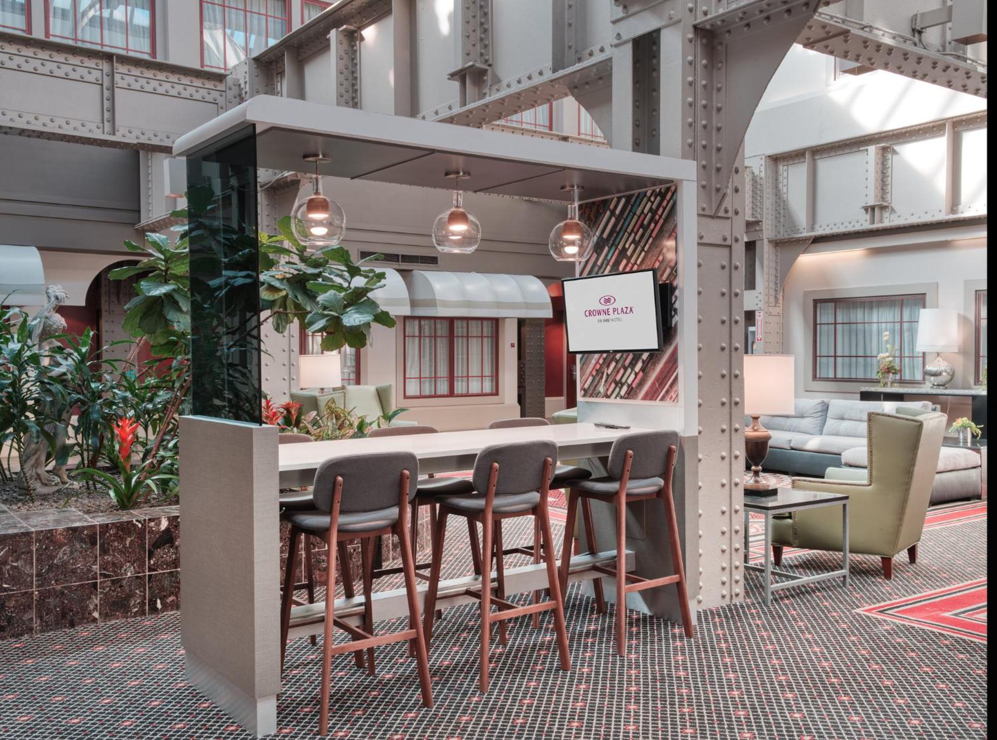 Crowne Plaza Indianapolis-Dwtn-Union Stn By Ihg Hotel Exterior photo