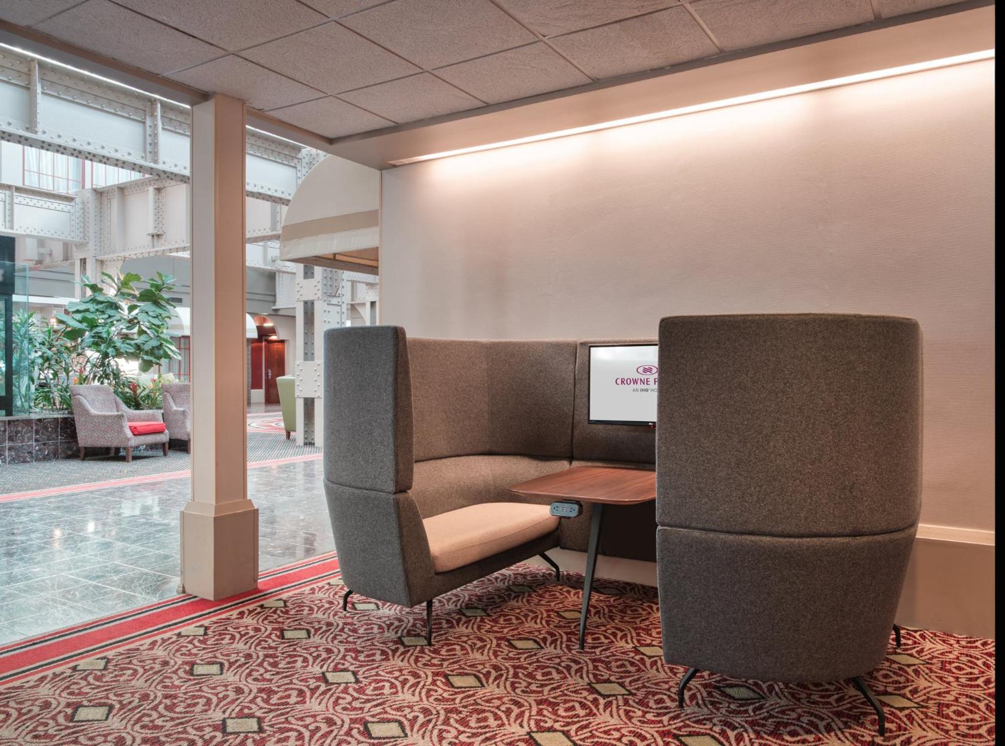 Crowne Plaza Indianapolis-Dwtn-Union Stn By Ihg Hotel Exterior photo