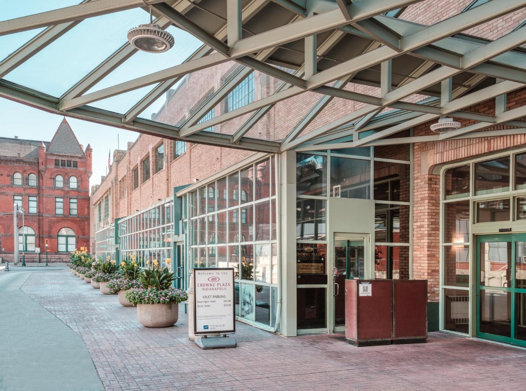 Crowne Plaza Indianapolis-Dwtn-Union Stn By Ihg Hotel Exterior photo