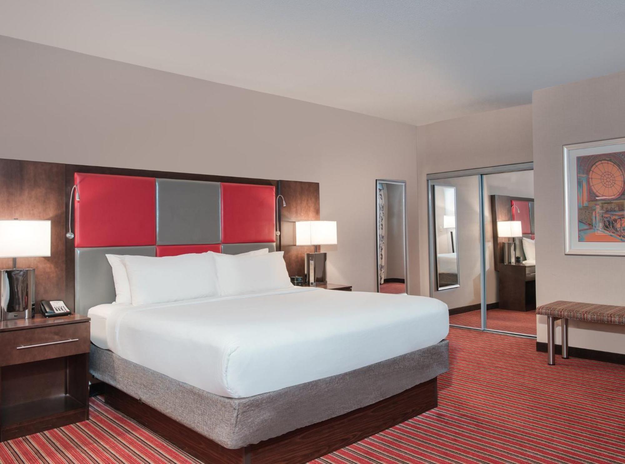 Crowne Plaza Indianapolis-Dwtn-Union Stn By Ihg Hotel Exterior photo